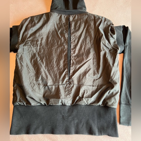 Lululemon light jacket - Picture 2 of 5